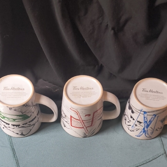 Tim Hortons Mountain Adventure Mug Trio - Skiing Hockey & Canoe - Picture 3 of 16